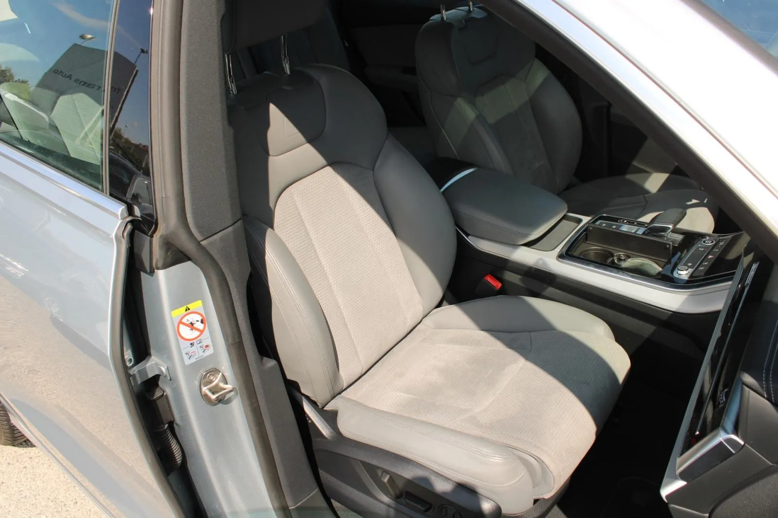 audi q8 55 tfsi quattro s-line *panorama,led,navigacija,kamera* - slika 10