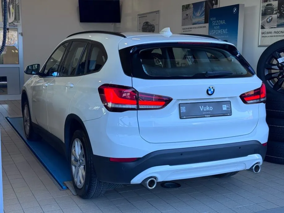 bmw x1 xdrive18d advantage automatik - slika 4