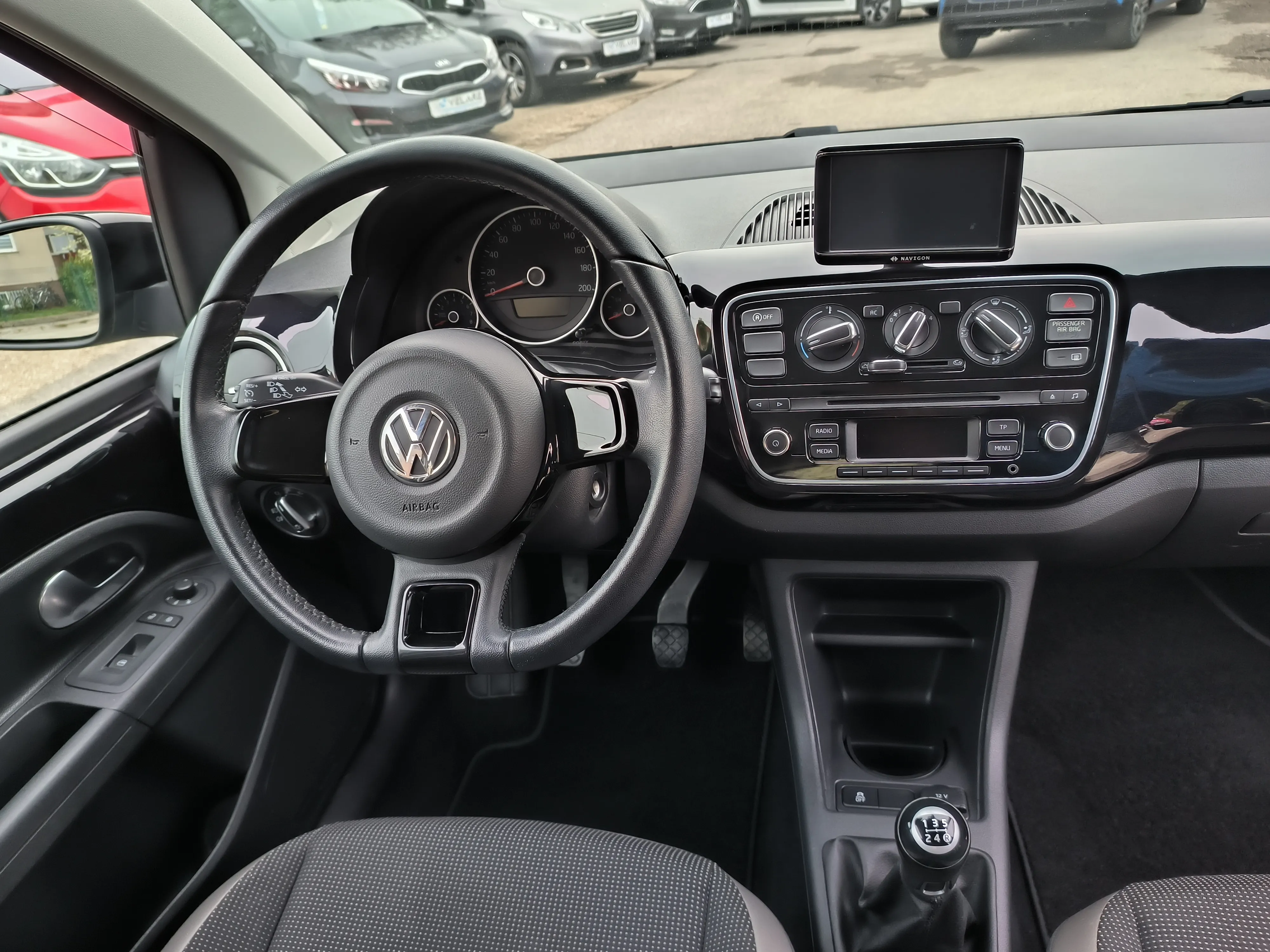 vw up! 1,0 up! high up! v. servis, servisna, jamstvo, reg. 1 godinu - slika 12