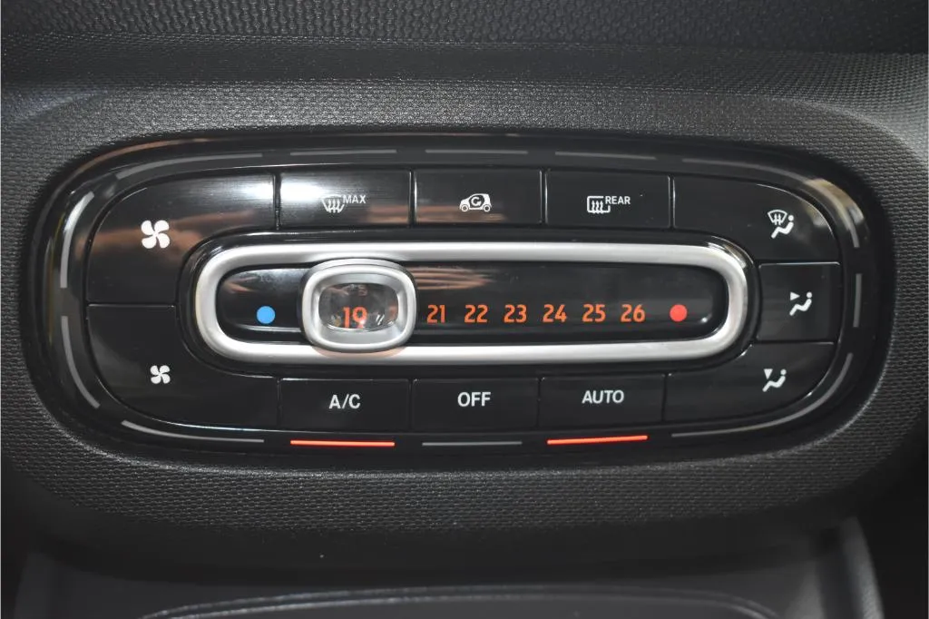smart fortwo 60kw multimedia,koža,panorama-prime - slika 18