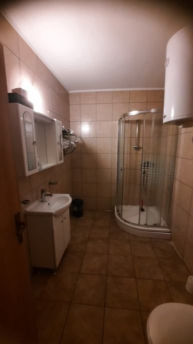!!kuća sa 6 apartmana 25 metara od mora!! (prodaja) - slika 6