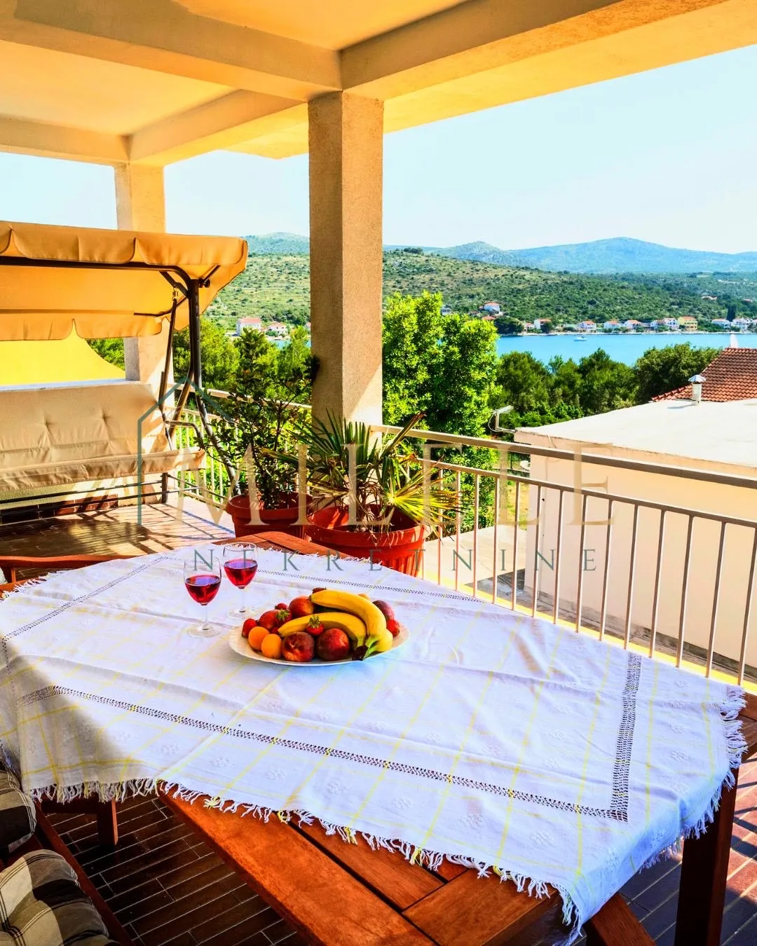 Kuća sa 3 apartmana Rogoznica