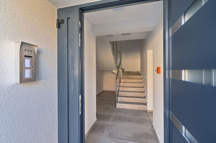 novogradnja, stan 70m2, 100m od mora (prodaja) - slika 12