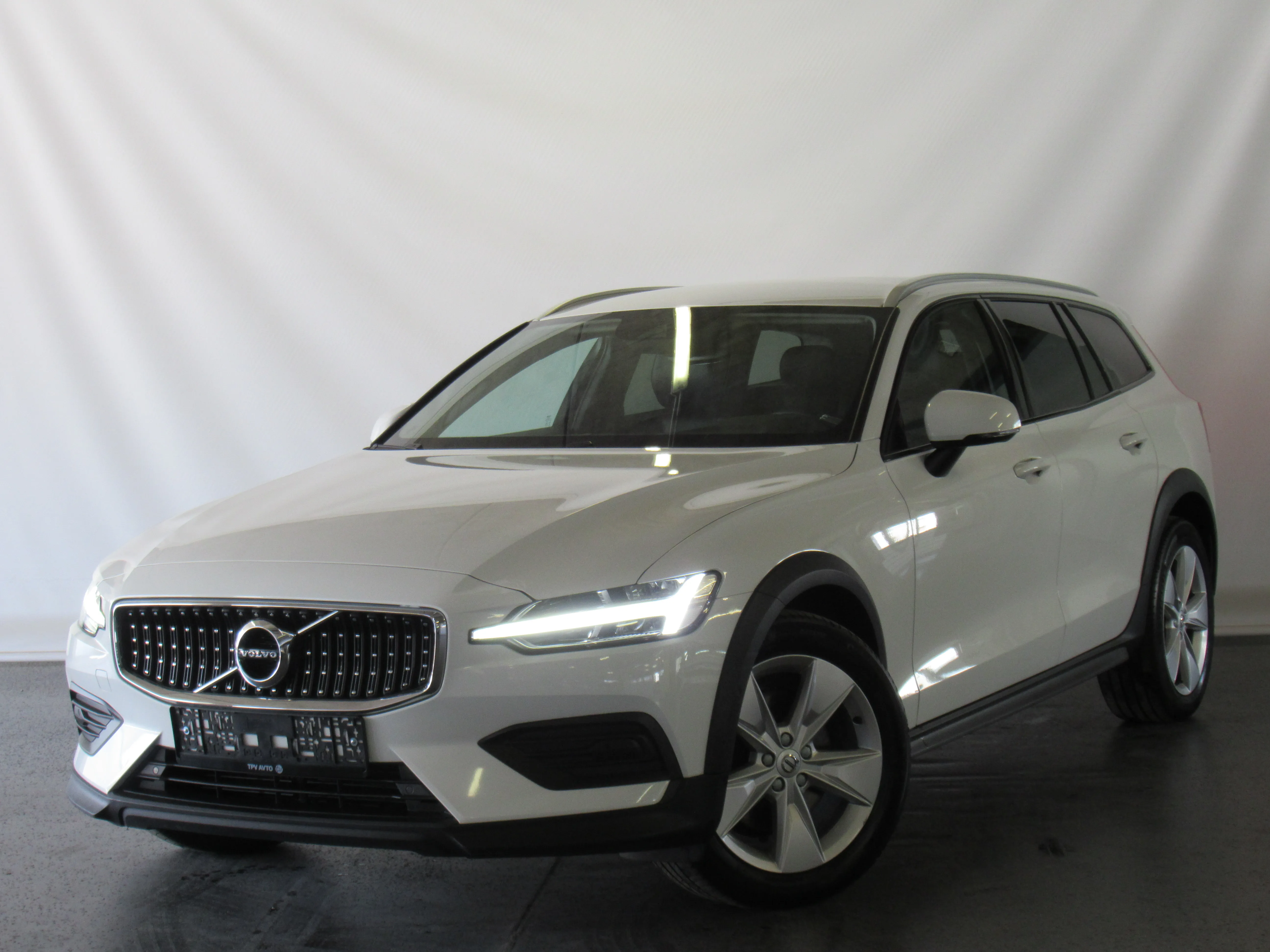 Volvo V60 Cross Country B4D AWD AUT Cross Country Pro - Novo mesto