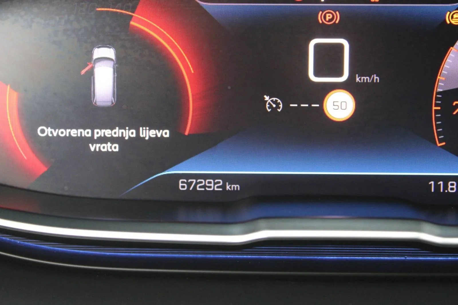 peugeot 5008 1.2 puretech automatik allure *7 sjedala, led, navigacija - slika 18