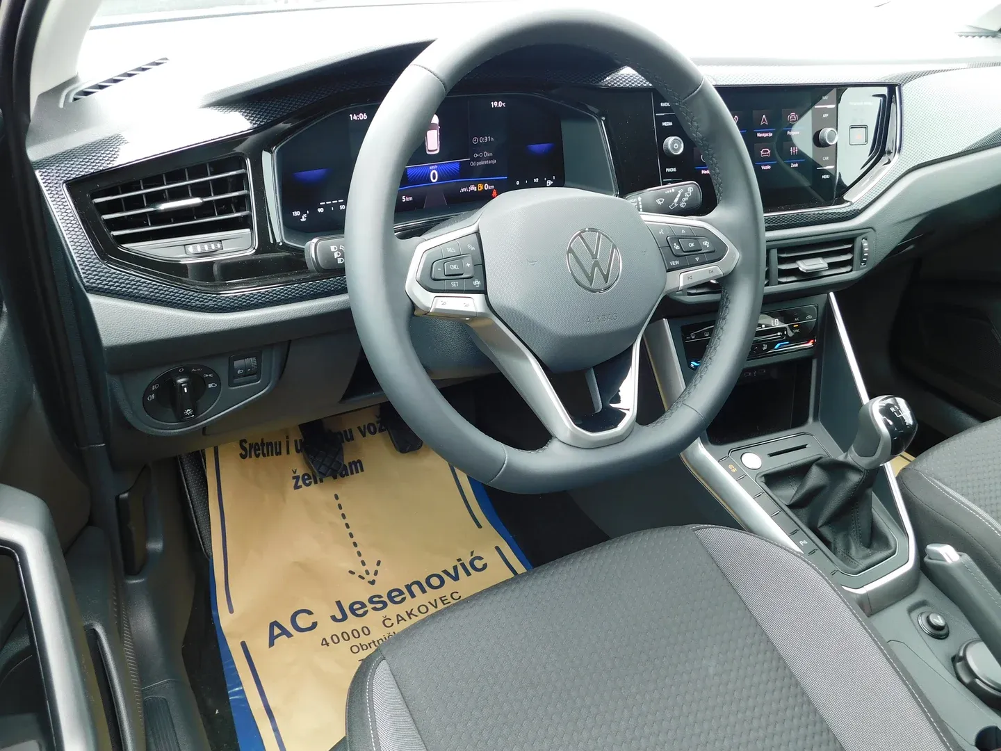 12667 volkswagen taigo 1.0 tsi life plus - slika 9