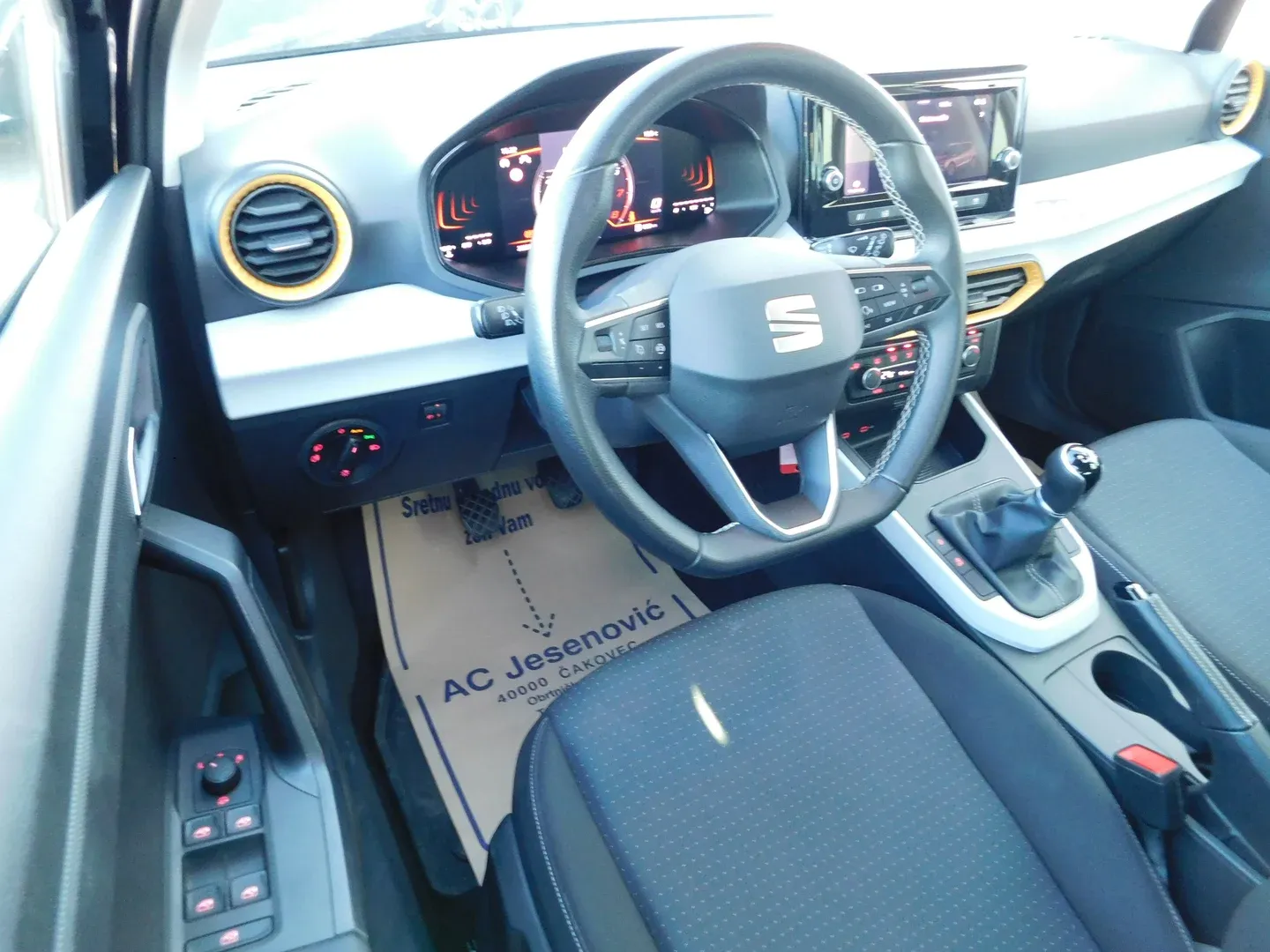 12576 seat arona 1.0 tsi style - slika 10