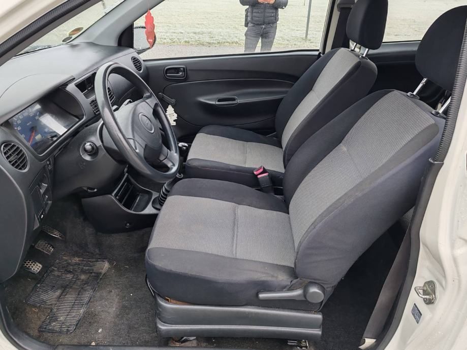 daihatsu cuore 1.0 benzin 2004 god reg 25.10 .2025 - slika 7