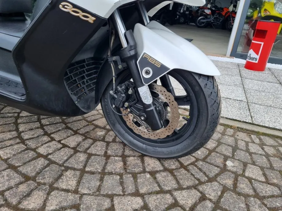kymco downtown 300 abs, a2 kategorija, 2012 god. - slika 10