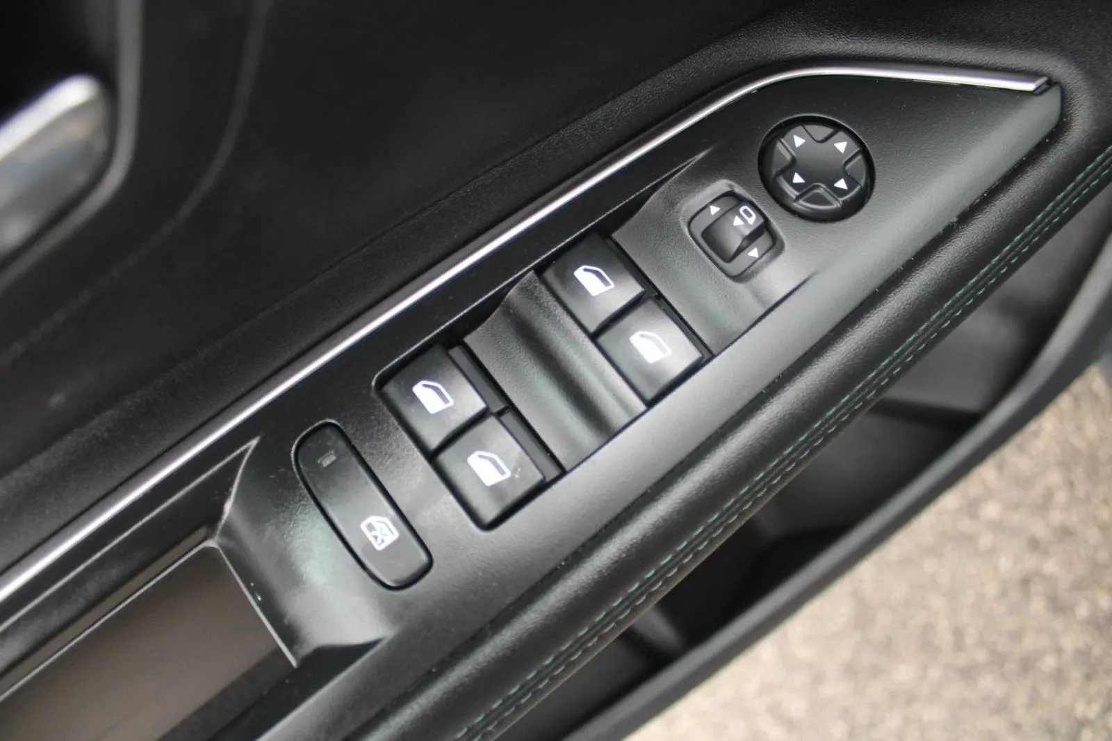 peugeot 3008 1.5 hdi automatik allure *led, navigacija, kamera* - slika 15