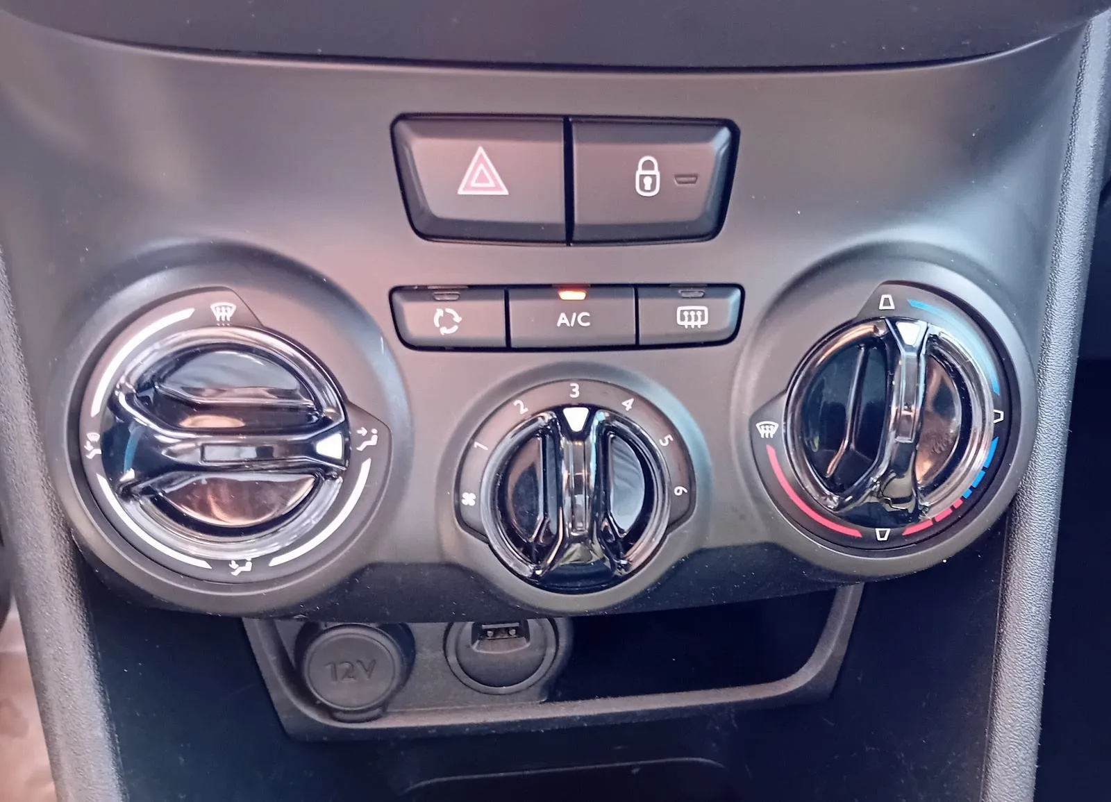 peugeot 208 1,5 bluehdi,n1,do2god jamstva,vozilo u sustavu pdv-a - slika 13