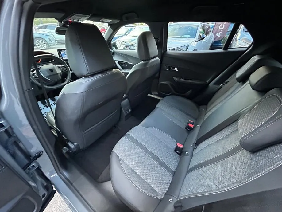 peugeot 2008 allure - 2025 - 12.000km - zimske gume + reg 1 god !!! - slika 10