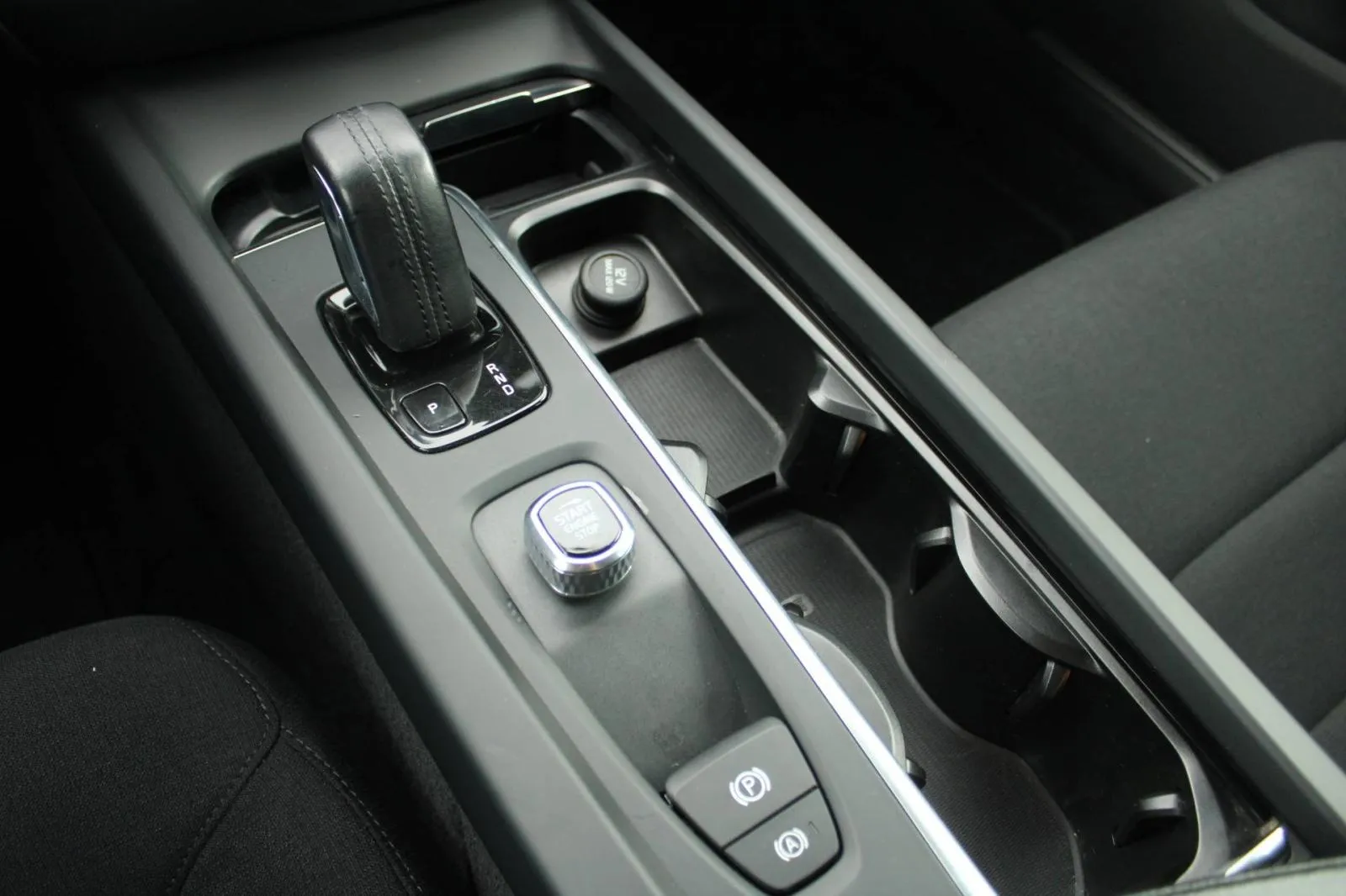 volvo v60 2.0d b4 automatik *led, navigacija, kamera* - slika 19