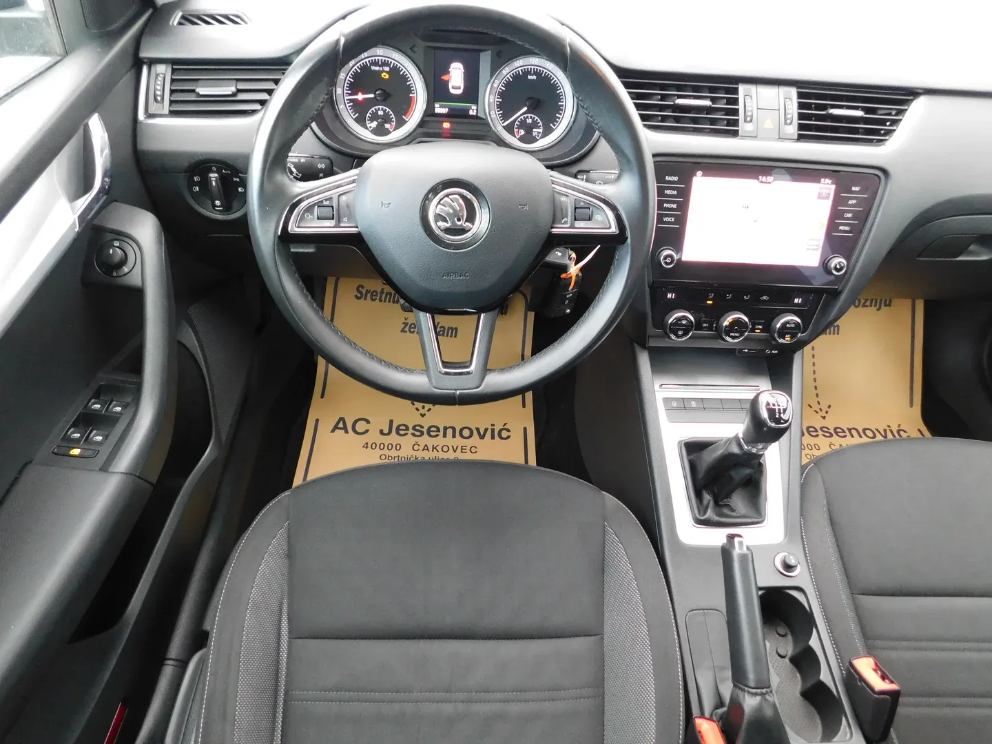 09325 škoda octavia combi ambition 1.6 tdi - slika 9