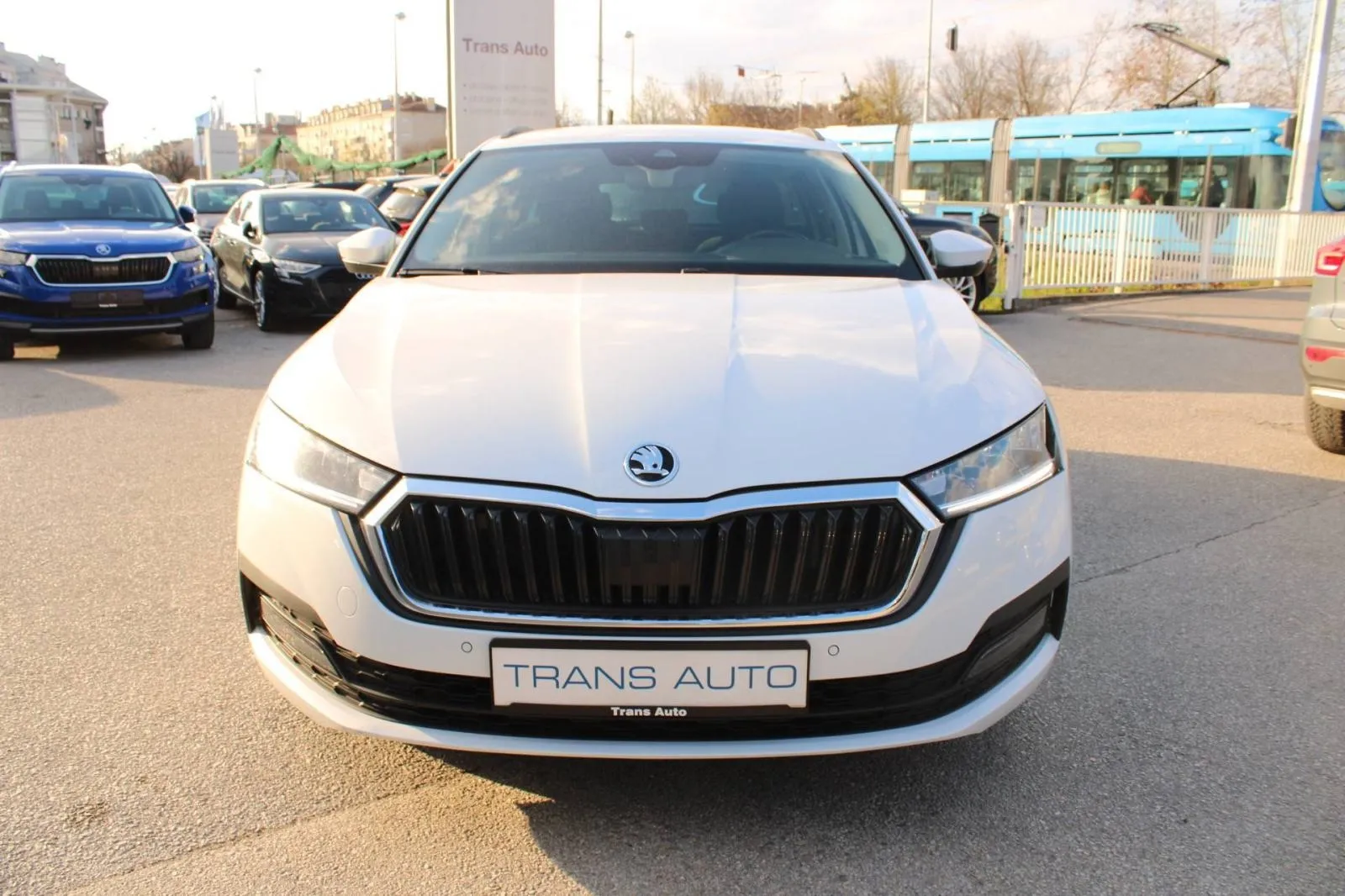 škoda octavia combi 2.0 tdi dsg *led, navigacija* - slika 2