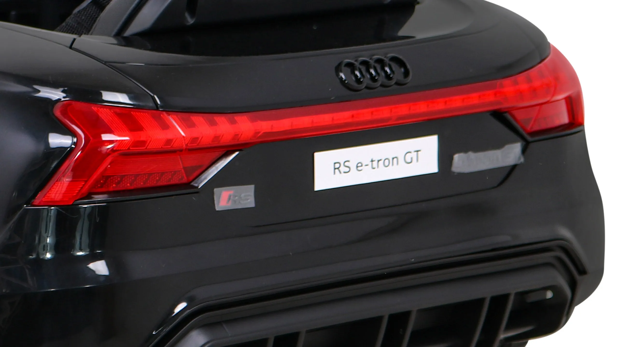 licencirani auto na akumulator audi rs e-tron gt - crni - slika 4