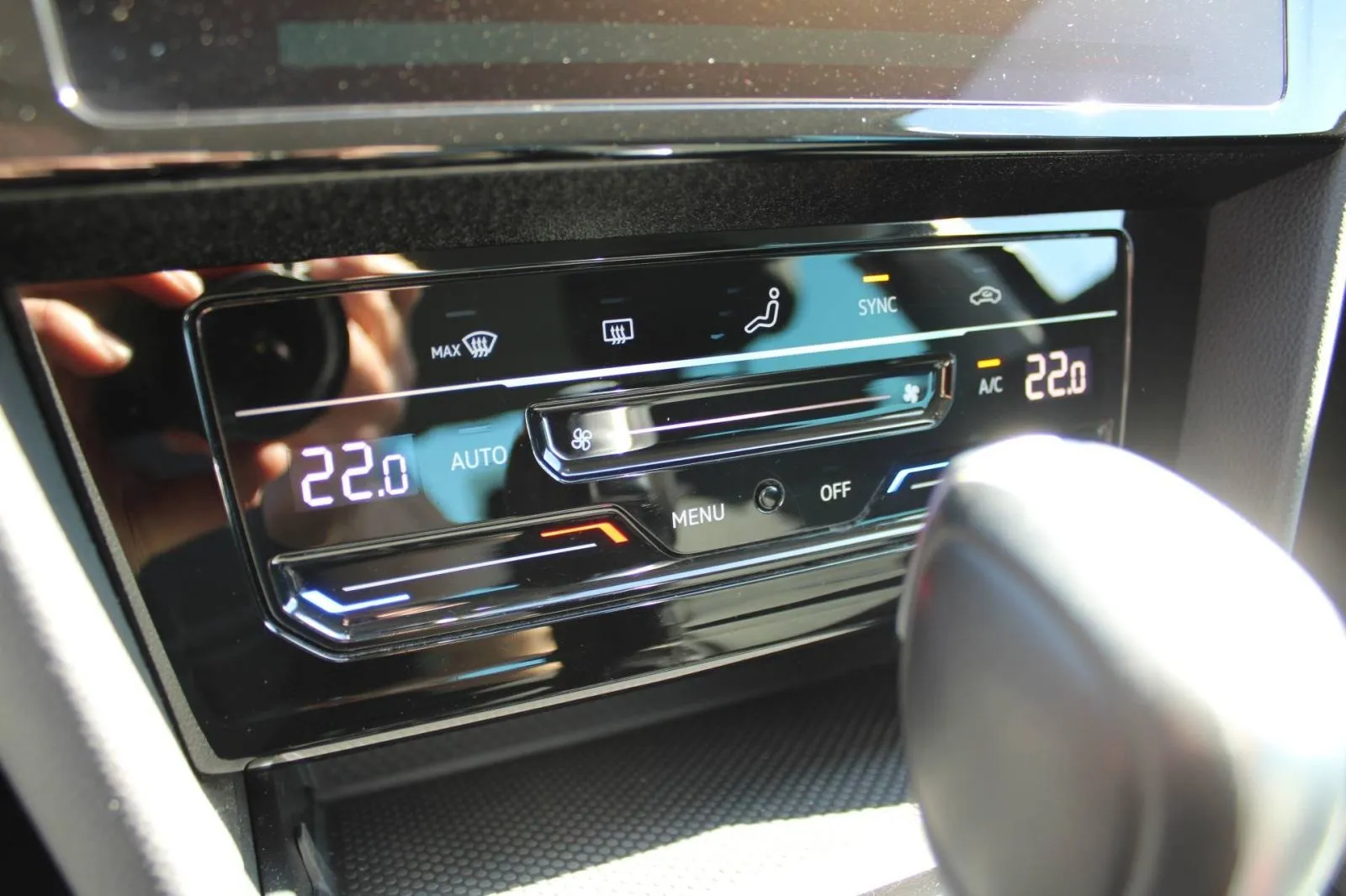 vw passat 2.0 tdi dsg *led, navigacija, kamera* - slika 11