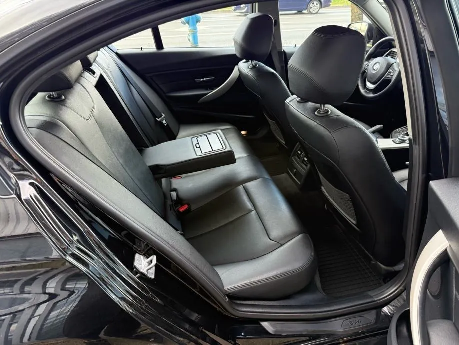 bmw 318d automatik °navigacija°koža°keyless°grijanje sj.°reg:11/2026° - slika 18