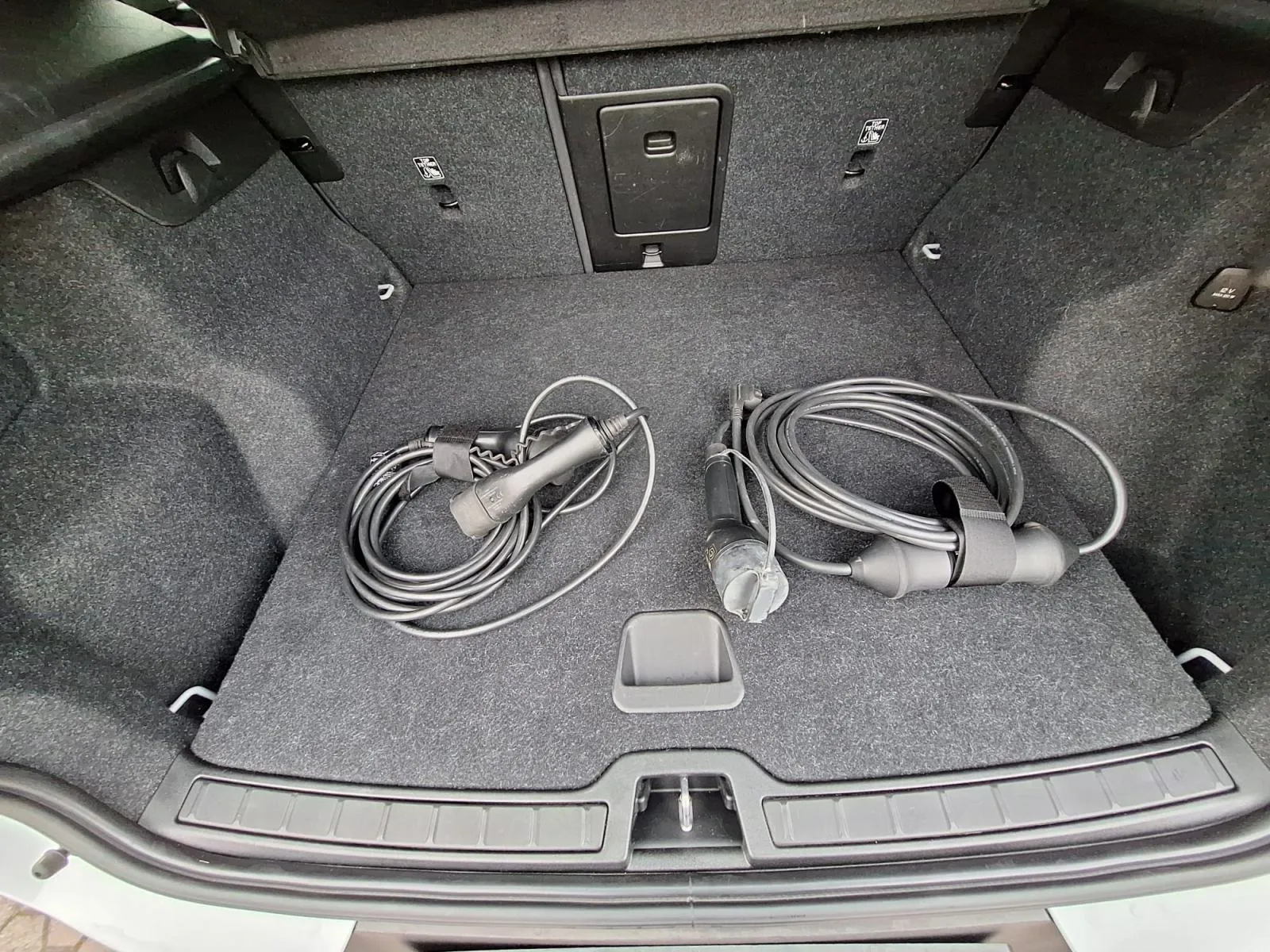 volvo xc40 t4 plug-in hybrid - slika 14
