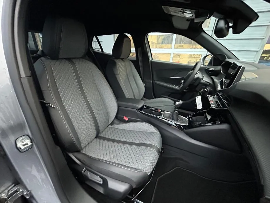 peugeot 2008 allure puretech 100 - slika 9