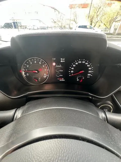 suzuki swift 1,2 hybrid gl+ premium 2wd financiranje 1/3 sa 3% kamata - slika 12