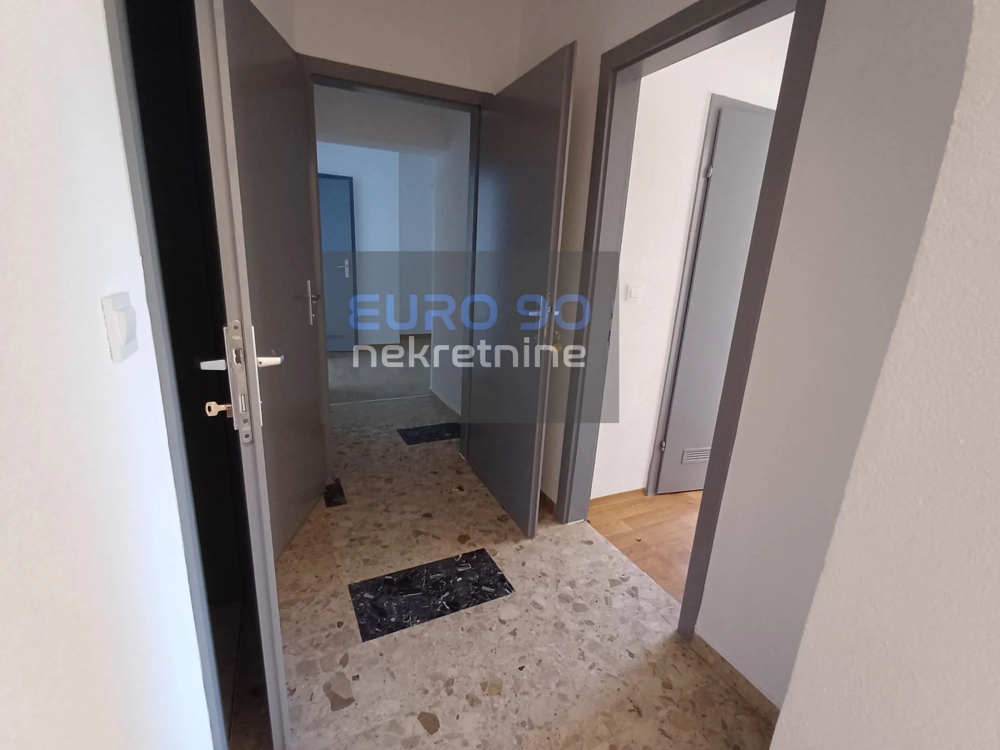 rtina- velika kuća s 12 apartmana, 1.red do mora i prekrasne plaže !! - slika 11