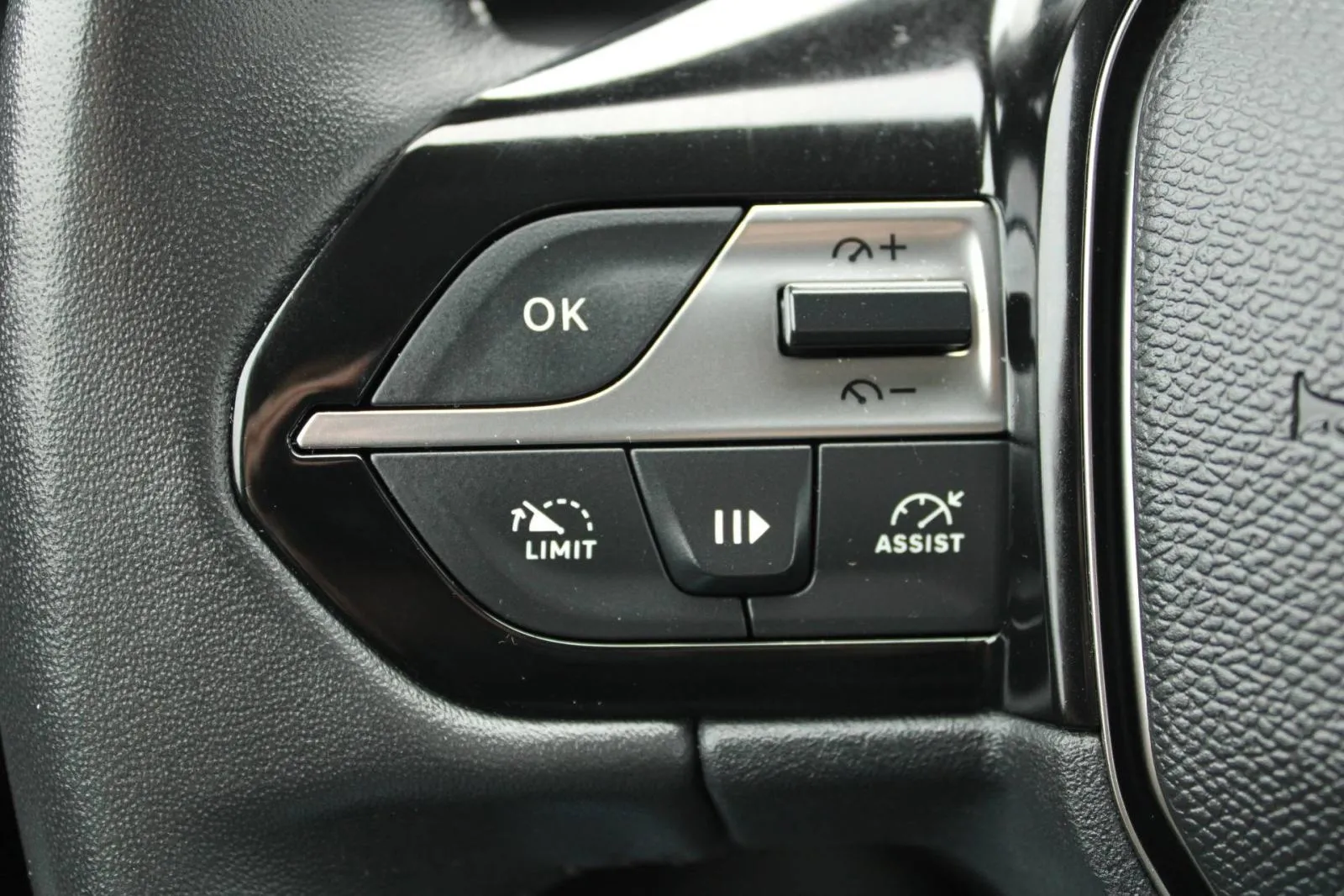 peugeot 308 1.2 puretech active - slika 18