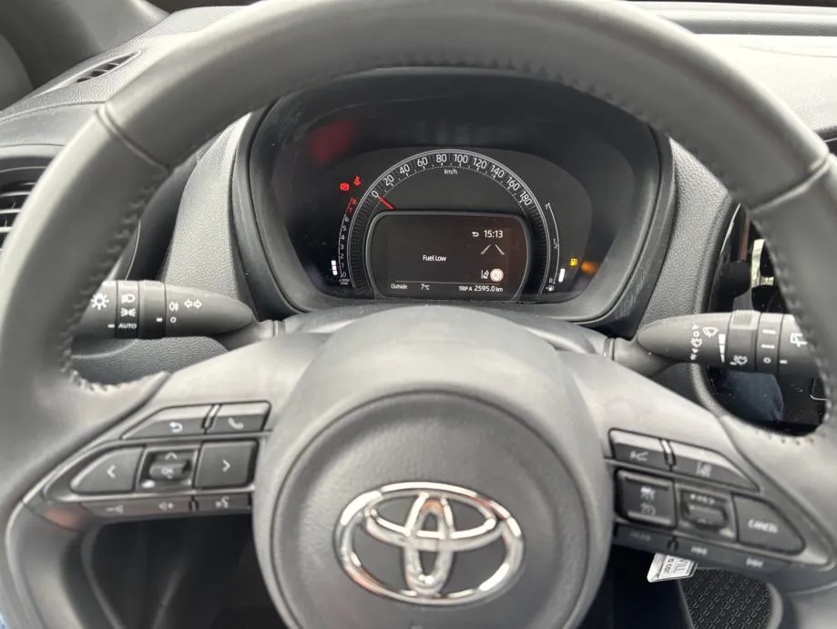 toyota aygo x 1,0 vvt - i x-play - slika 10