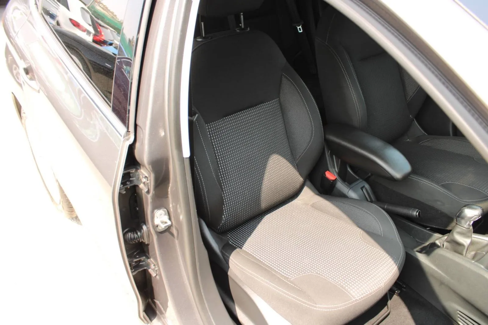 peugeot 208 1.5 hdi allure *navigacija* - slika 7