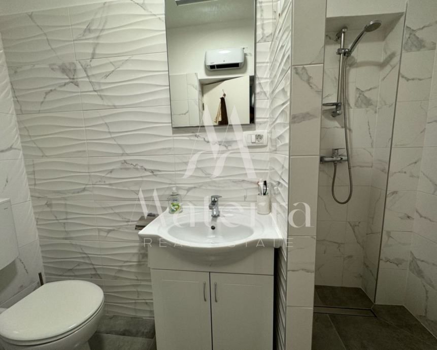 novouređena kuća sa 6 apartmana, plaža 350m (prodaja) - slika 16