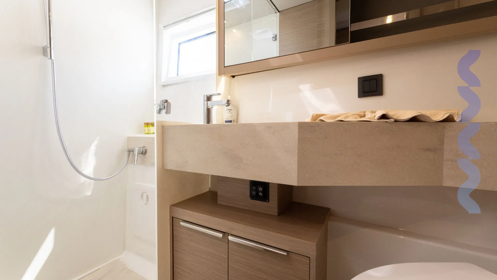 lagoon 46 -skyfall - charter ready - slika 12