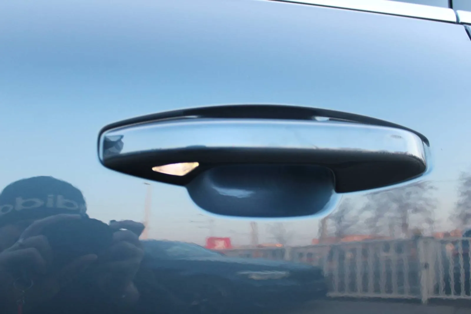 volvo xc40 t5 plug-in hybrid automatik *led, navigacija, kamera* - slika 9