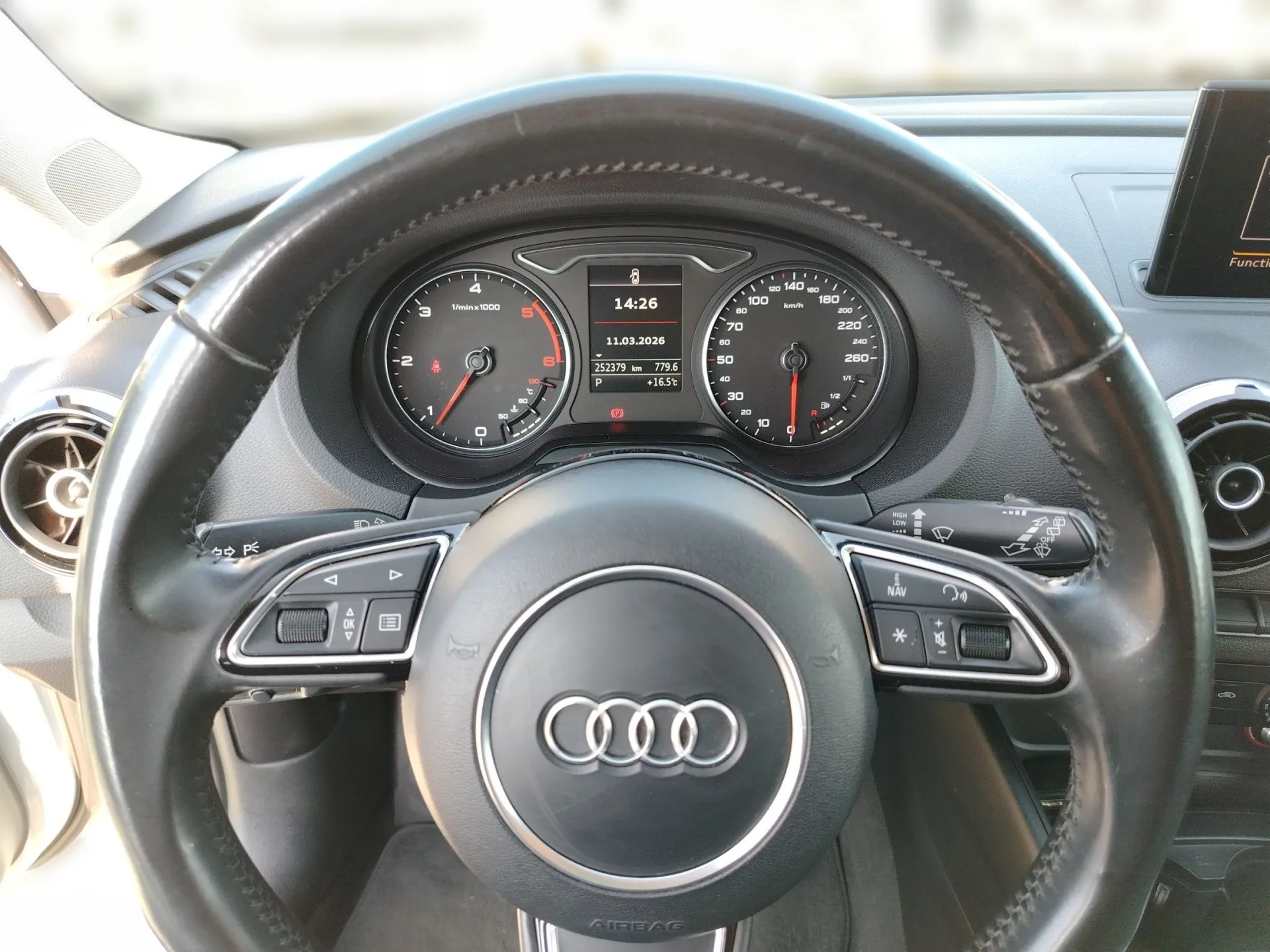 audi a3 sportback 2.0 tdi s tronic bi-xenon - slika 8