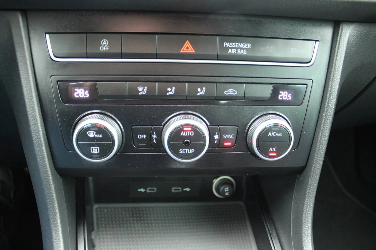 seat ateca 2.0 tdi dsg *led,navigacija* - slika 20