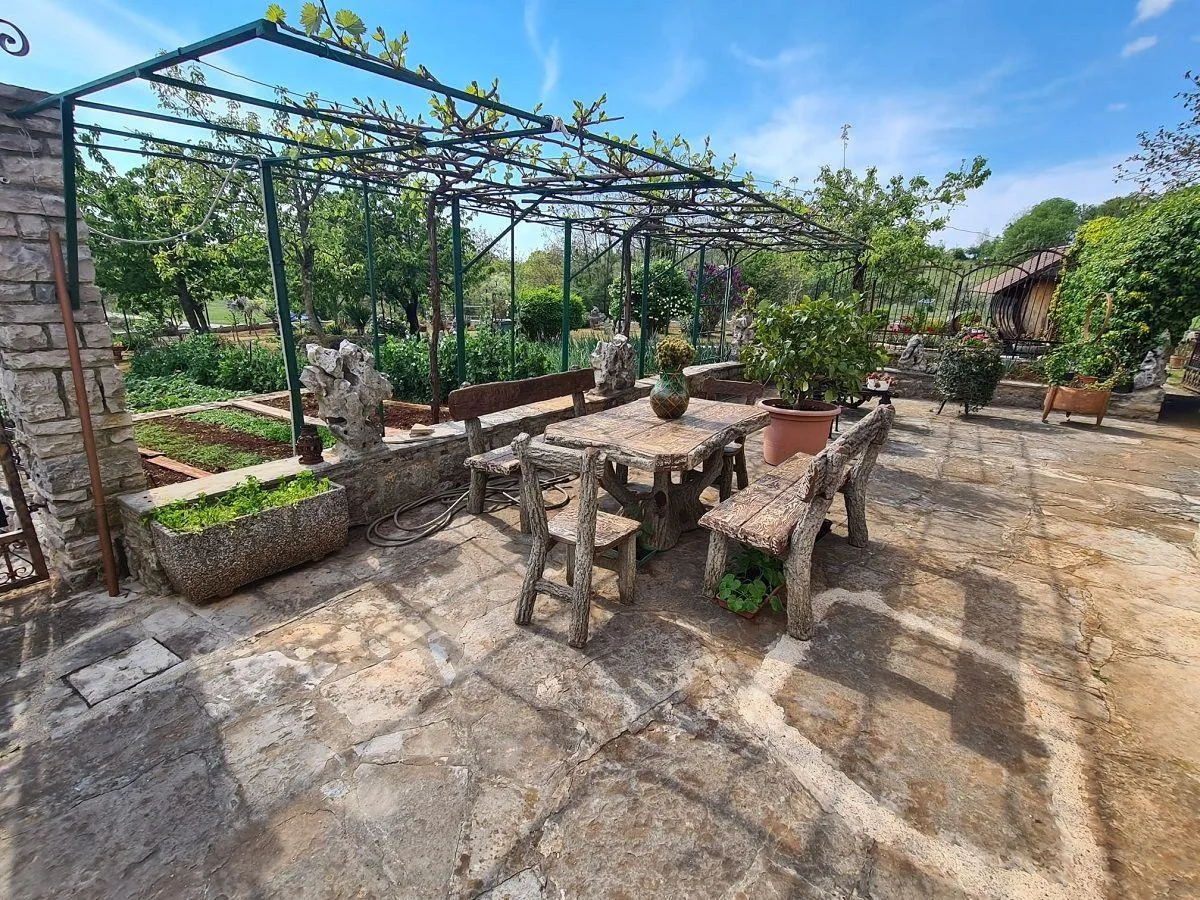 oprtalj okolica -kuća sa velikim vrtom na prodaji (prodaja) - slika 24