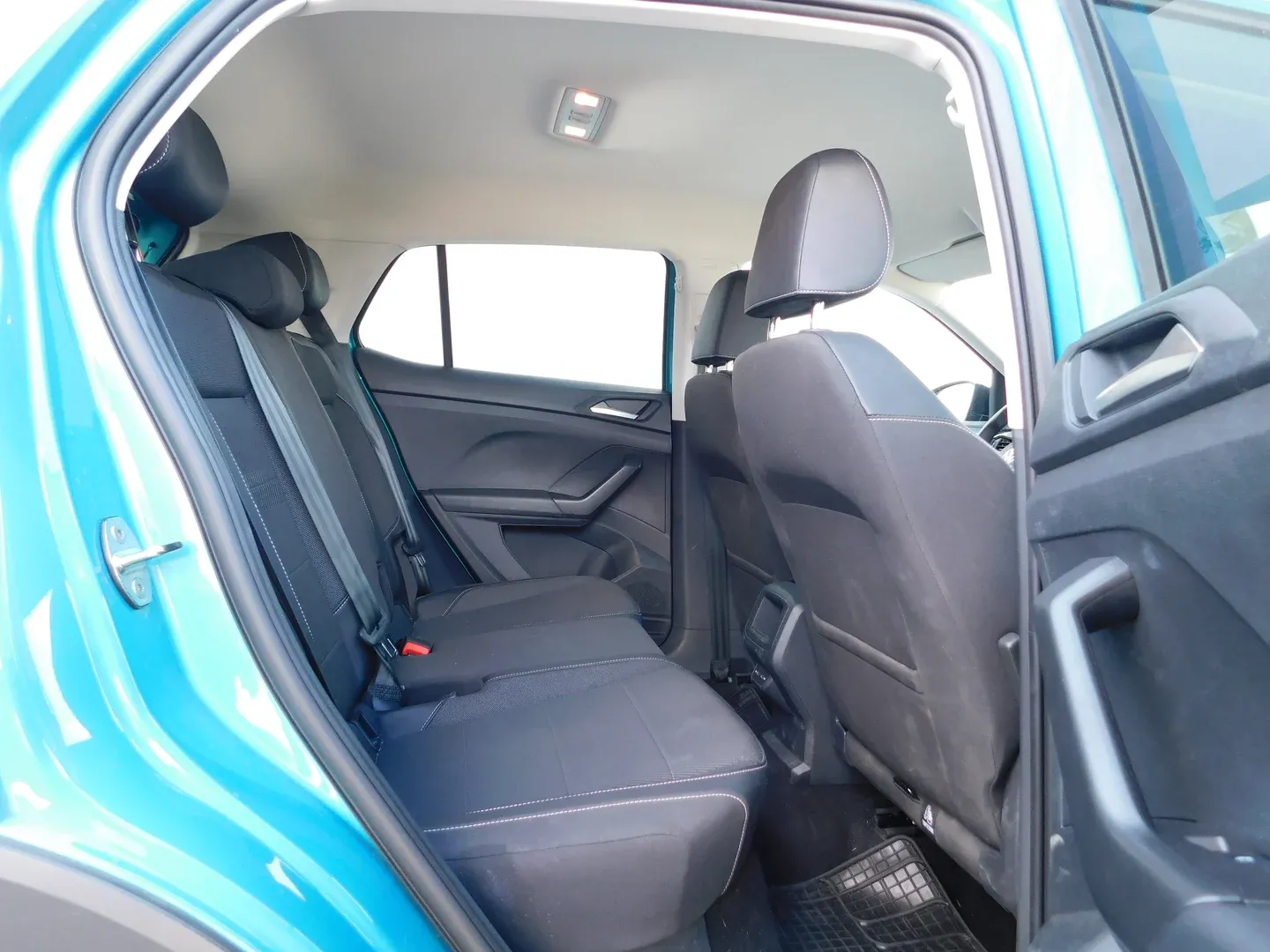 10850 volkswagen t-cross 1.0 tsi life - slika 12