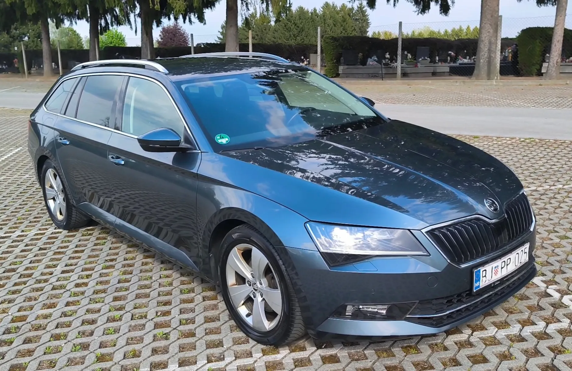 škoda superb combi 2,0 tdi, dsg, virtual, 140kw, ekstra stanje - slika 3