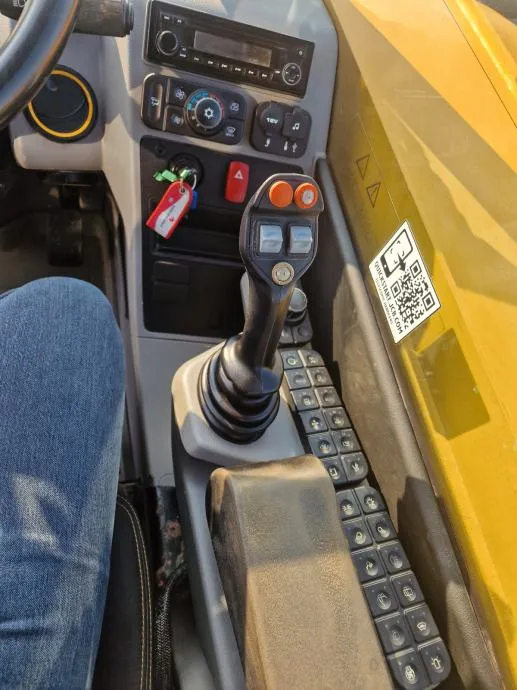 teleskopski utovarivač jcb - slika 8