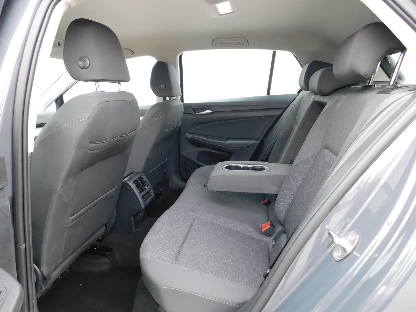 11658 volkswagen golf 2.0 tdi life - slika 10