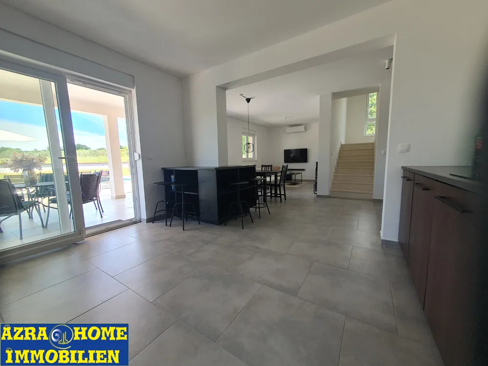 prodaja kuće sa bazenom, vodnjan, 180 m2 s terasama, bazen 30m2 - slika 14