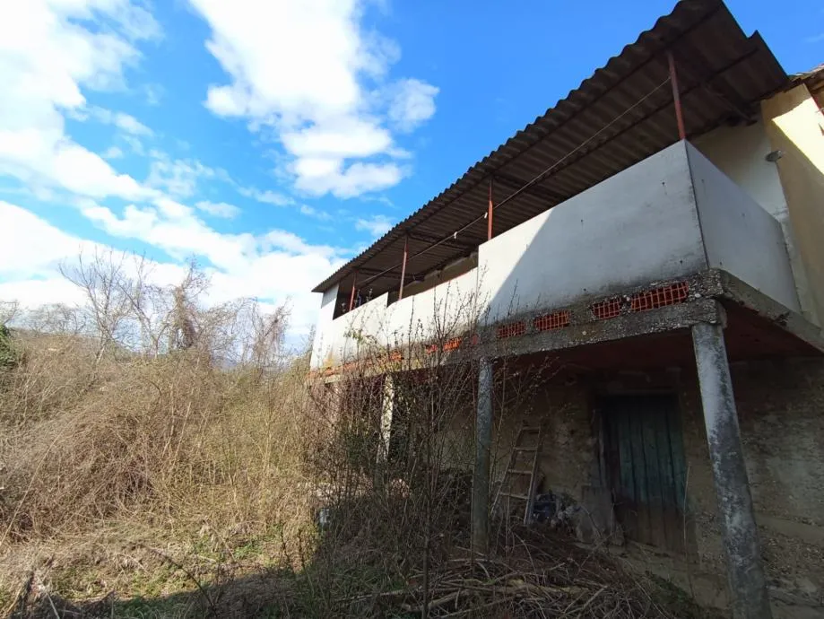 Kuća: Zagreb (Mikulići), 130.00 m2 dva objekta za adaptaciju (prodaja)