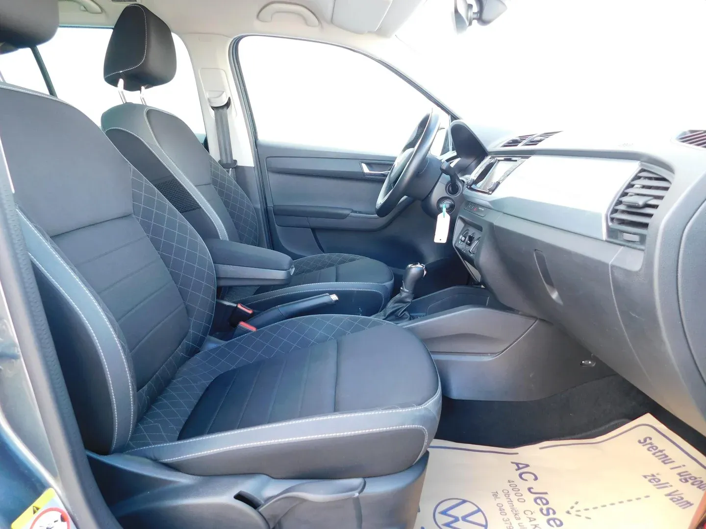 10943 škoda fabia combi ambition 1.0 tsi dsg - slika 12