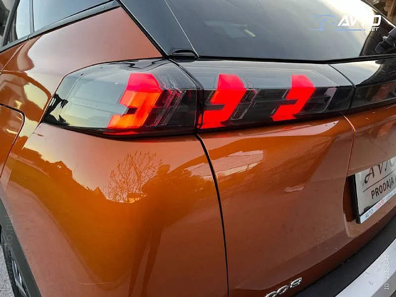 peugeot 2008 1.2 puretech 130 allure-1 vl.-alu-navi-kam - slika 16