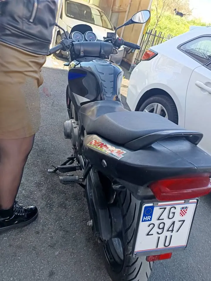 suzuki gs500 2004.g reg do 4.9.26. god ispravan i servisiran. zg jarun - slika 3