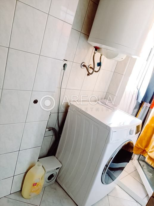 kaštel sućurac - komforan trosoban stan (terasa, roštilj, parking) - slika 16