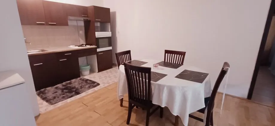 stan: višnjevac, 105 m2, smještaj za radnike (8 osoba), prizemlje - slika 5