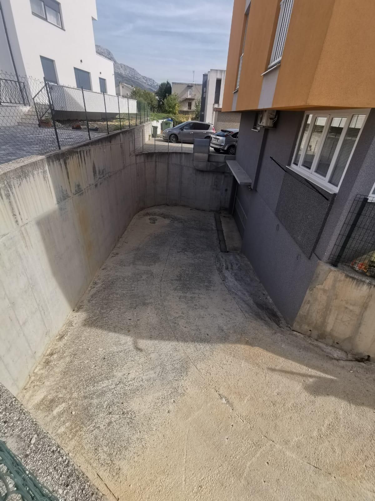 garaza kastel luksic 250 m2 - slika 17