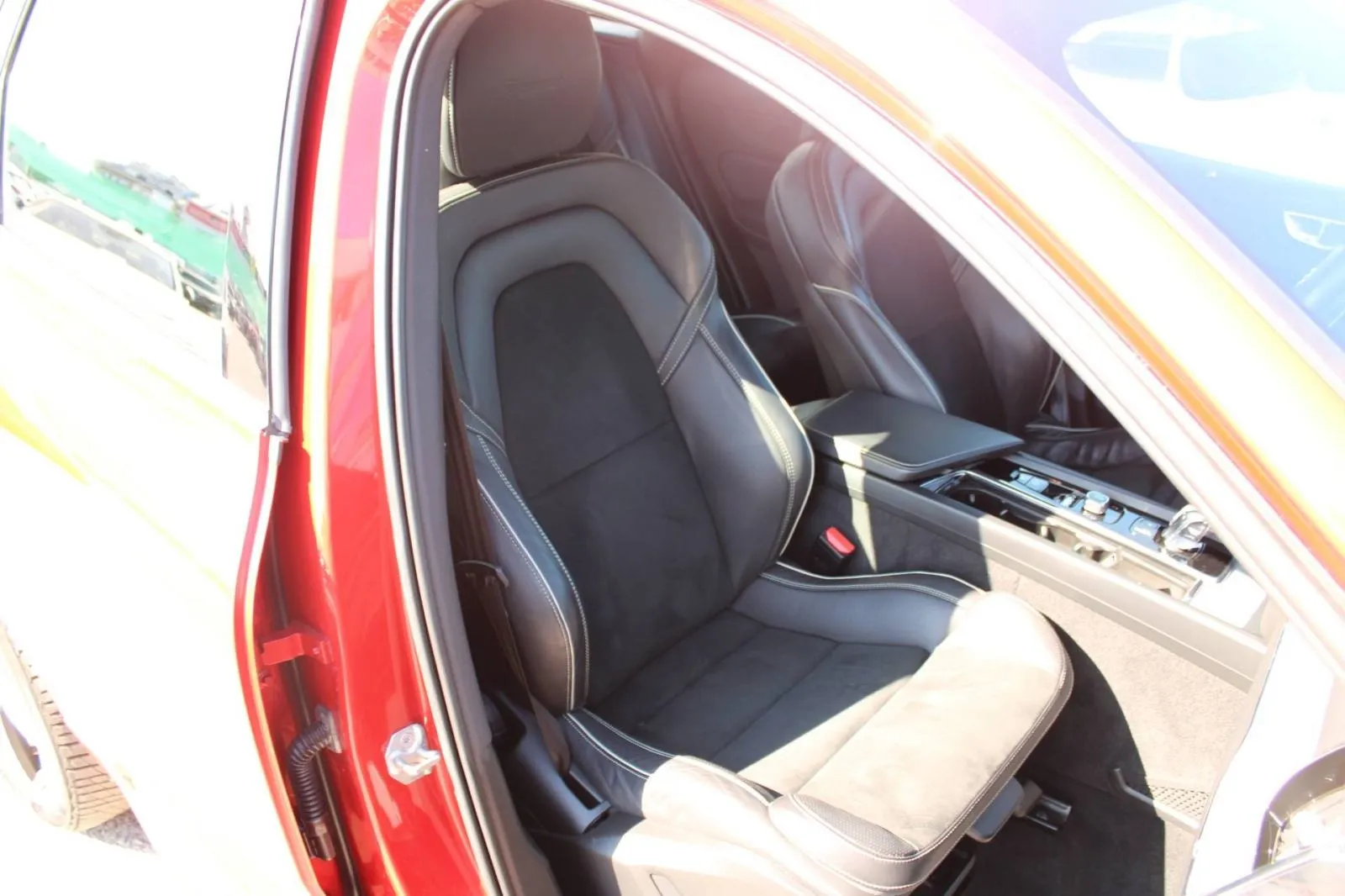 volvo xc60 t8 recharge awd r-design *panorama, led, navigacija* - slika 12
