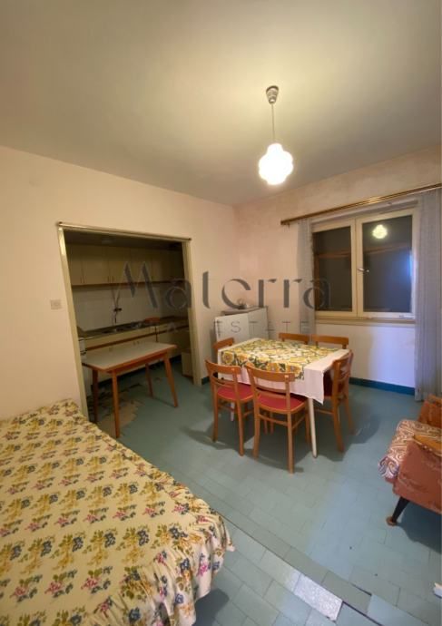 murter/betina, samostojeća kuća - 3 stana, centar mjesta, 100m od mora - slika 10