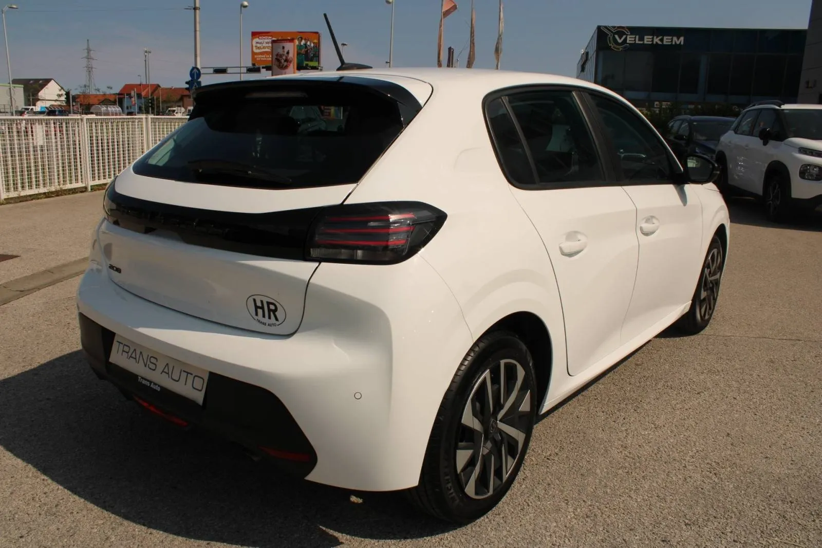 peugeot 208 1.2 puretech - slika 4